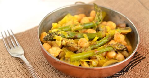 Chickpea Curry With Asparagus and Mushrooms
